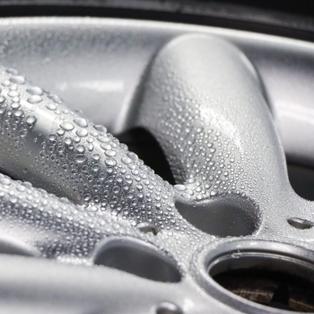 Preview: Koch Chemie Ceramic Rims Cr0.01 Keramikversiegelung Abperlverhalten, versiegelte Felge