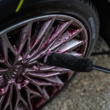 Preview: Liquid Elements Furby Evo Felgenbürste 35cm Anwendung