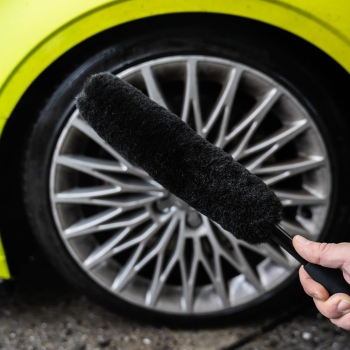 Preview: Liquid Elements Furby XL Evo Felgenbürste 42cm Anwendung