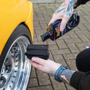 Preview: Meguiars Endurance High Gloss Anwendung mit Applikator