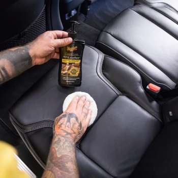 Preview: Meguiars Gold Class Rich Leather Cleaner / Conditioner Lederreinigung- und pflege 400ml Anwendung