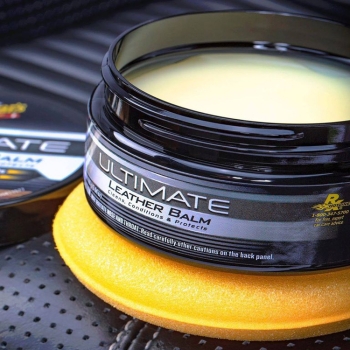 Preview: Meguiars Ultimate Leather Balm offene Dose mit Schwamm