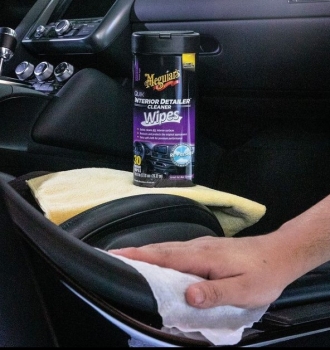 Preview: Meguiars Quik Interior Detailer Wipes Reinigungstücher Anwendung