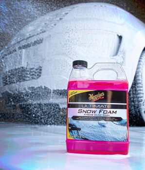 Preview: Meguiars Ultimate Snow Foam Xtreme Cling vor eingeschäumtem Auto