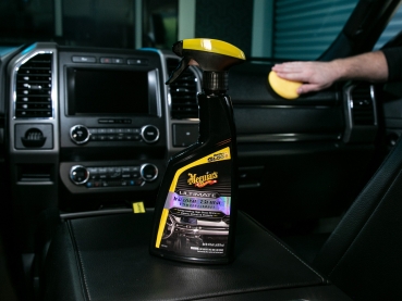 Preview: Meguiars Ultimate Interior Shine Protectant Anwendung Innenraum