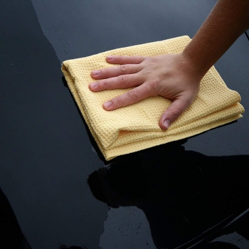 Preview: Meguiars Water Magnet Drying Towel Anwendung