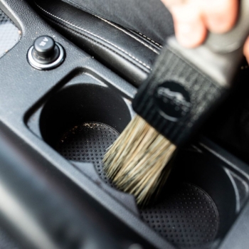 Preview: Meguiars Dash & Trim Brush Bürste Innenraumbürste Anwendung