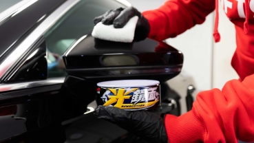 Preview: Soft99 Scratch Revolution Wax Anwendung am Spiegel