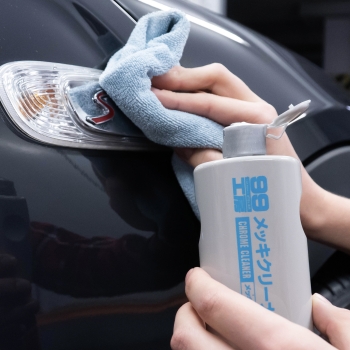 Preview: Soft99 Chrome Cleaner Metallpolitur Anwendung