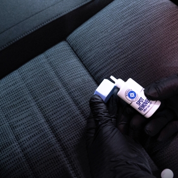 Preview: Soft99 Fabric Seat Spot Remover Fleckenentferner 20 ml Anwendung