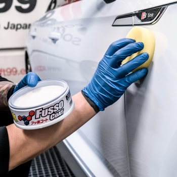 Preview: Soft99 Fusso Coat 12 Months Wax Light hartes Autowachs Anwendung