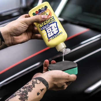 Preview: Soft99 Micro Liquid Compound Dark Lackreiniger / Lackpolitur dunkle Lacke 250ml Anwendung