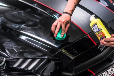 Preview: Soft99 Micro Liquid Compound Dark Lackreiniger / Lackpolitur dunkle Lacke 250ml Anwendung