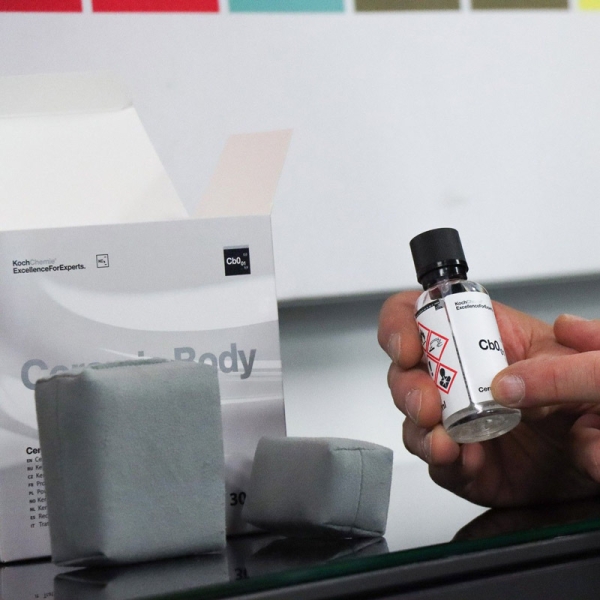 Koch Chemie Ceramic Body Cb0.01 Flasche mit Pads