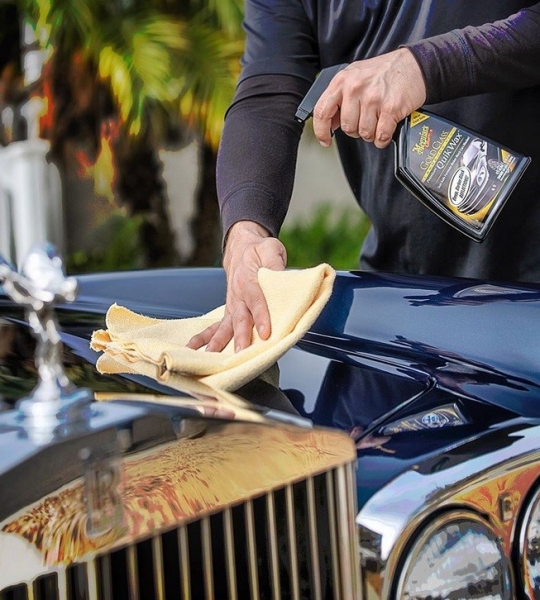 Meguiars Gold Class Carnauba Plus Quik Wax Sprühwachs 473ml Meguiars Gold Class Carnauba Plus Quik Wax Sprühwachs 473ml