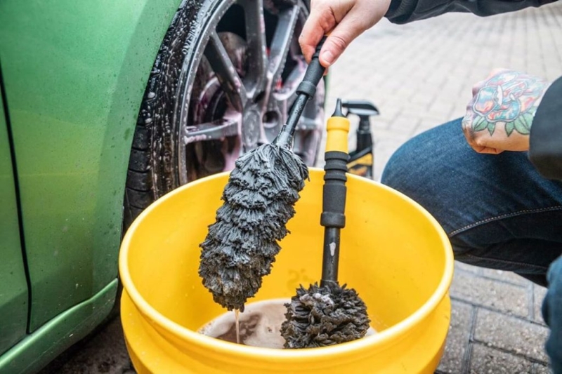 Meguiars Supreme Wheel Brush Medium Felgenbürste 37cm Meguiars Supreme Wheel Brush Medium Felgenbürste 37cm
