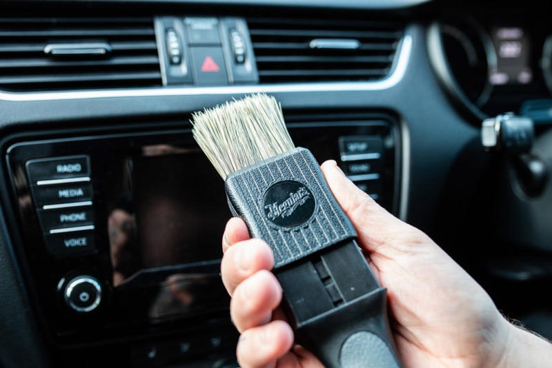 Meguiars Dash & Trim Brush Bürste Innenraumbürste Nahaufnahme