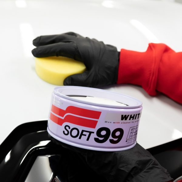 Soft99 White Soft Wax - Auto Hartwachs für weiße / helle Autolacke 350g